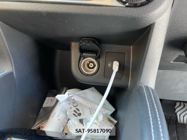 Nissan KICKS 2021-11 8354775-21