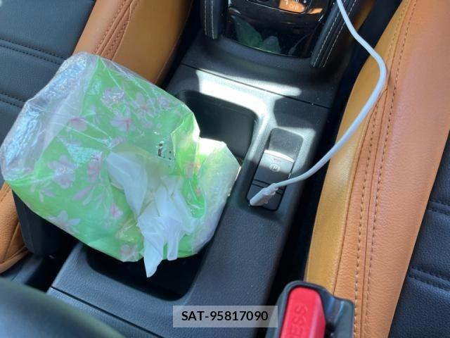 Nissan KICKS 2021-11 8354775-23
