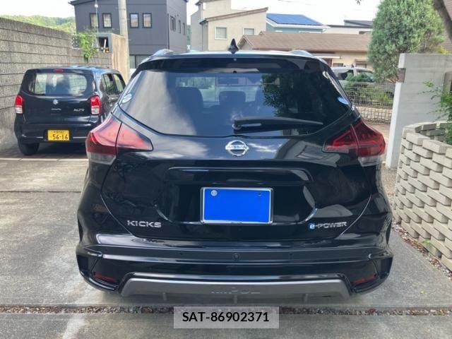 Nissan KICKS 2021-11 8366531-3