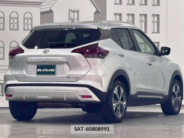 Nissan KICKS 2023-03 8366528-7