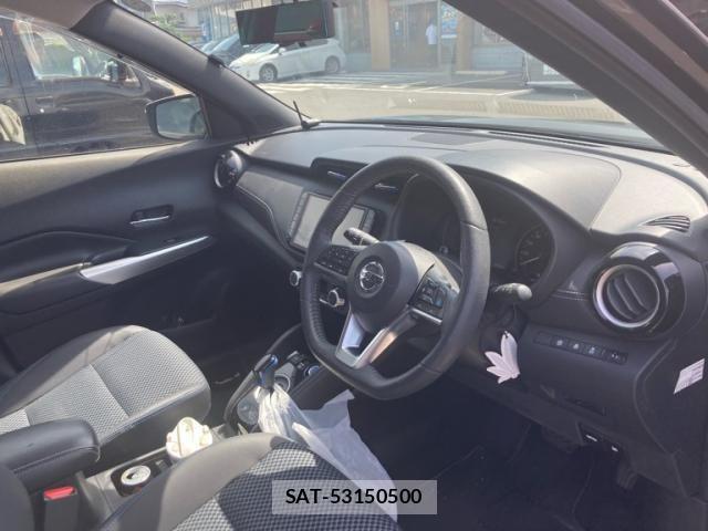 Nissan KICKS 2022-02 8413067-11