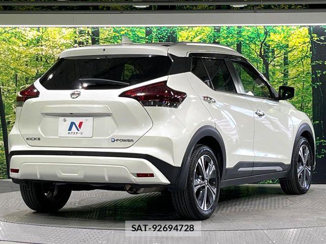 Nissan KICKS 2021-10 8457745-16