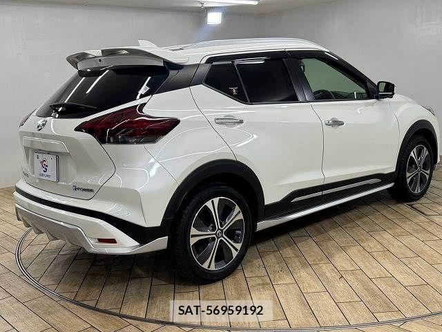 Nissan KICKS 2023-03 8485564-15