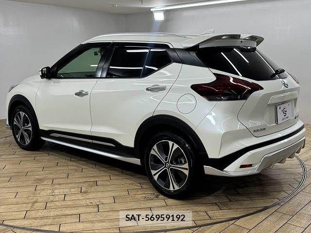 Nissan KICKS 2023-03 8485564-16
