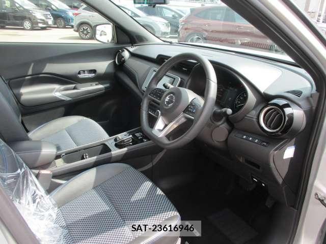 Nissan KICKS 2023-03 8880316-18