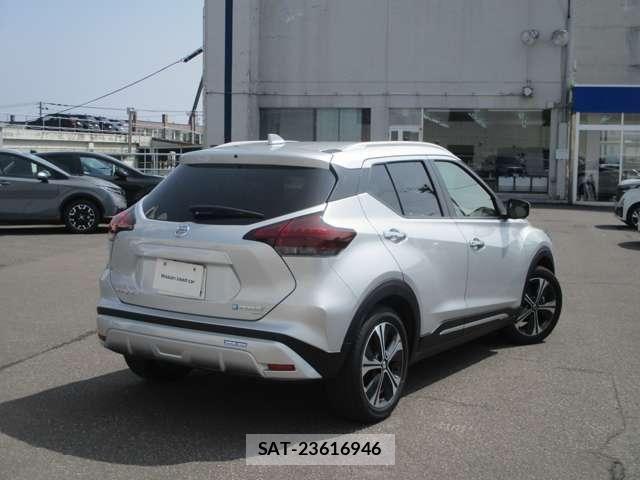 Nissan KICKS 2023-03 8880316-1