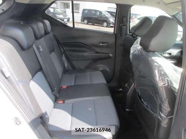 Nissan KICKS 2023-03 8880316-19