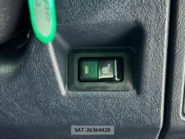 Nissan KICKS 2011-06 6276612-11