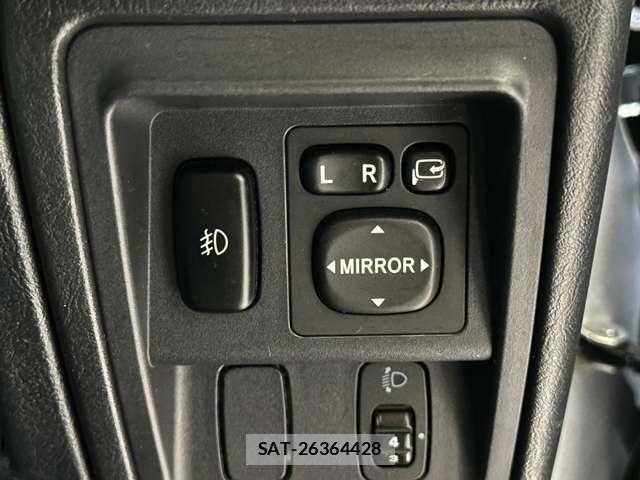 Nissan KICKS 2011-06 6276612-12