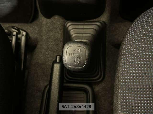 Nissan KICKS 2011-06 6276612-15