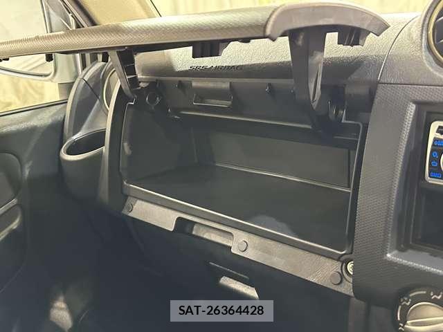 Nissan KICKS 2011-06 6276612-16