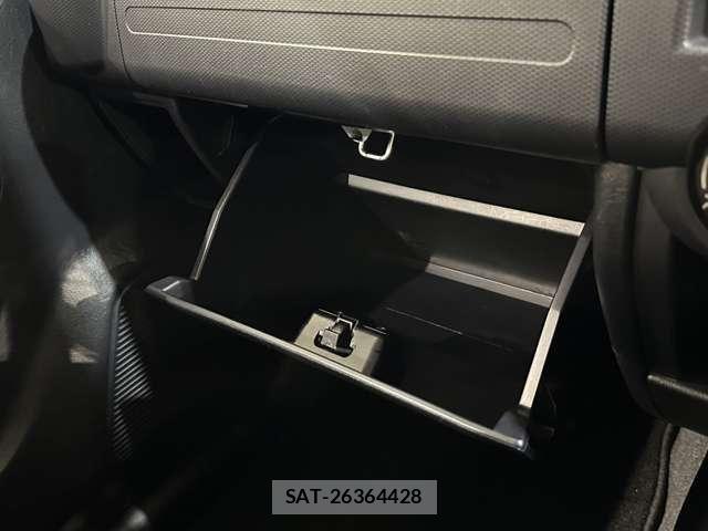 Nissan KICKS 2011-06 6276612-17
