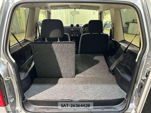 Nissan KICKS 2011-06 6276612-20