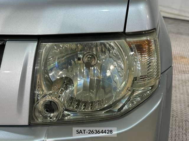 Nissan KICKS 2011-06 6276612-24