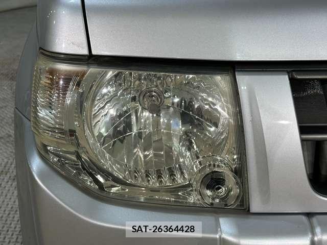 Nissan KICKS 2011-06 6276612-25