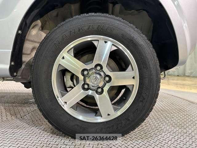 Nissan KICKS 2011-06 6276612-26