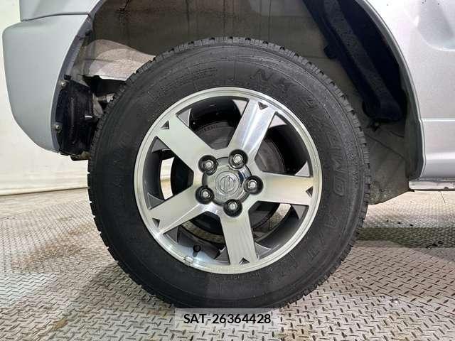Nissan KICKS 2011-06 6276612-27