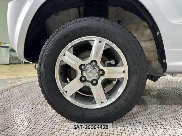 Nissan KICKS 2011-06 6276612-29
