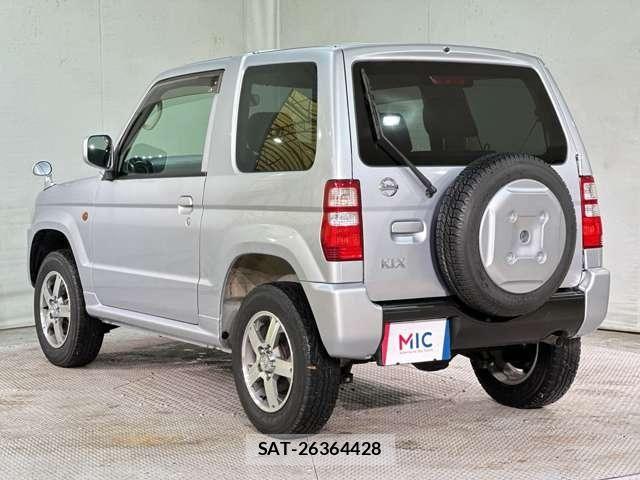 Nissan KICKS 2011-06 6276612-6