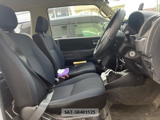 Nissan KICKS 2009-03 7358319-16