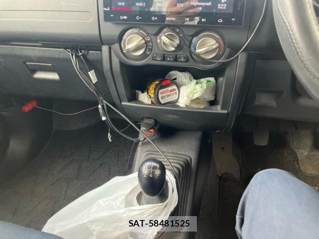 Nissan KICKS 2009-03 7358319-21