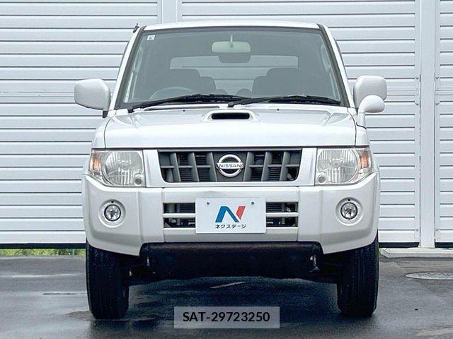 Nissan KICKS 2011-06 7392535-10