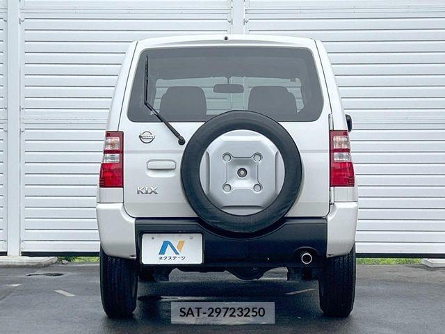 Nissan KICKS 2011-06 7392535-11