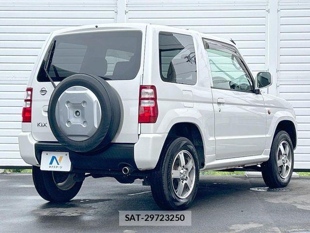 Nissan KICKS 2011-06 7392535-13
