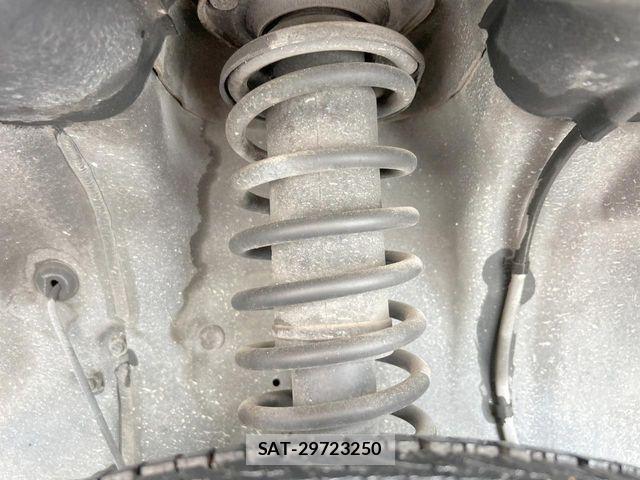 Nissan KICKS 2011-06 7392535-16