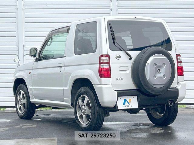 Nissan KICKS 2011-06 7392535-18