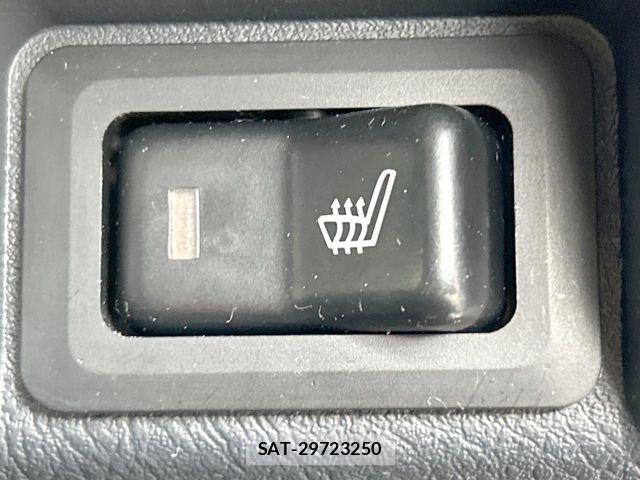 Nissan KICKS 2011-06 7392535-2