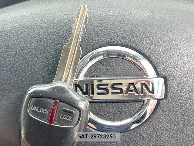 Nissan KICKS 2011-06 7392535-4