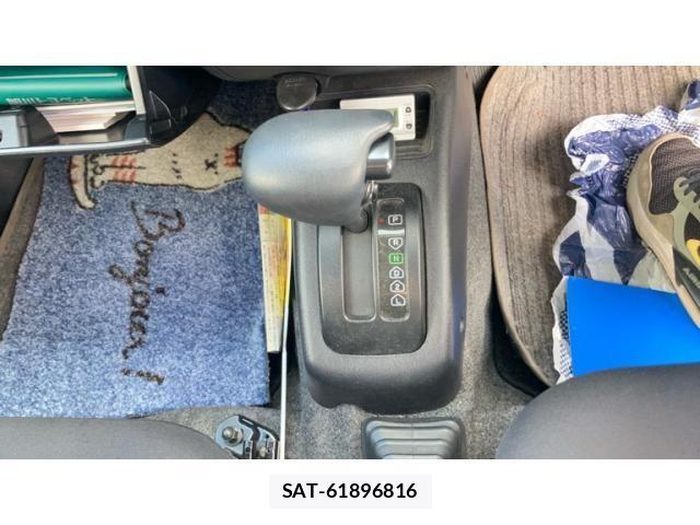 Nissan KICKS 2012-02 7455204-21