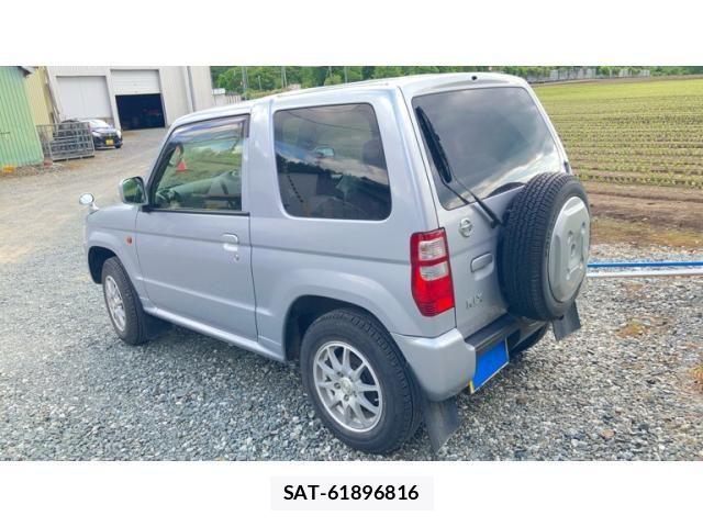 Nissan KICKS 2012-02 7455204-5