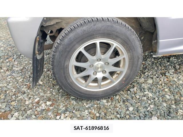 Nissan KICKS 2012-02 7455204-6