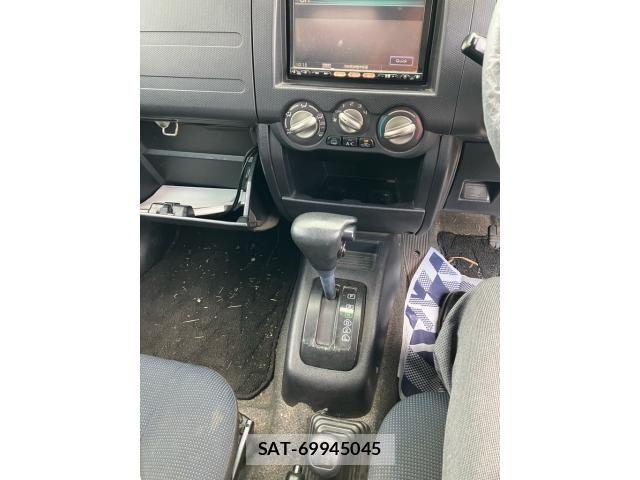 Nissan KICKS 2009-07 7786100-14