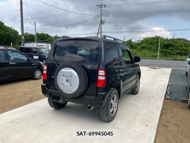 Nissan KICKS 2009-07 7786100-4