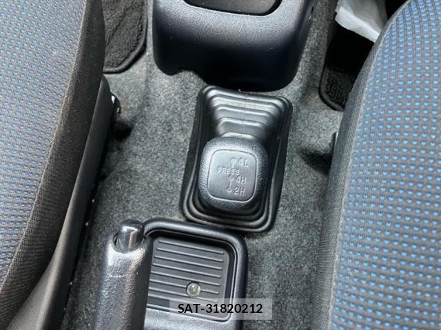 Nissan KICKS 2009-09 8099909-18