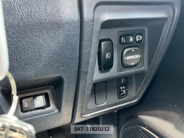 Nissan KICKS 2009-09 8099909-19