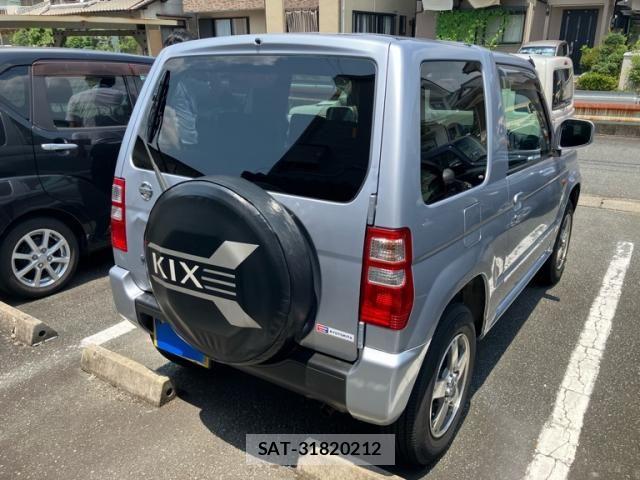 Nissan KICKS 2009-09 8099909-3