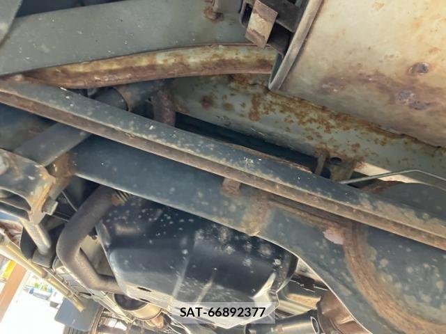 Nissan KICKS 2011-10 8099910-3
