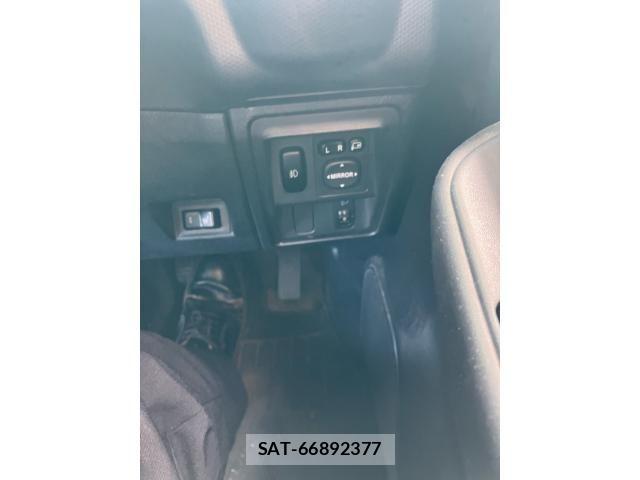 Nissan KICKS 2011-10 8099910-6