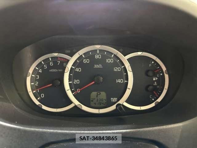 Nissan KICKS 2011-08 8336399-10