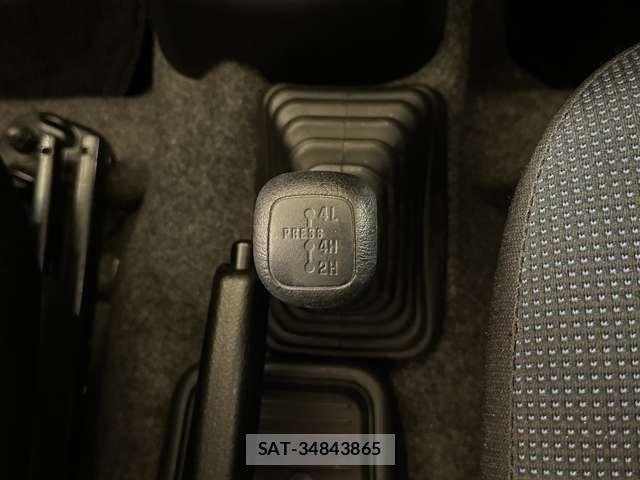 Nissan KICKS 2011-08 8336399-13