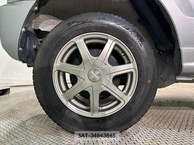 Nissan KICKS 2011-08 8336399-24