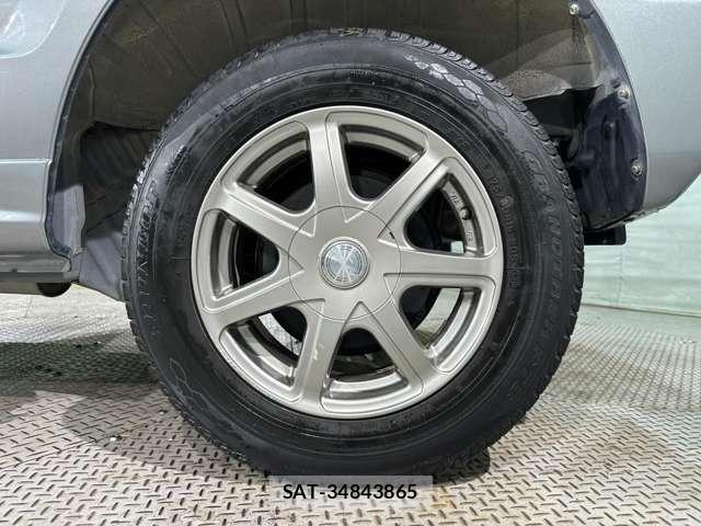Nissan KICKS 2011-08 8336399-25