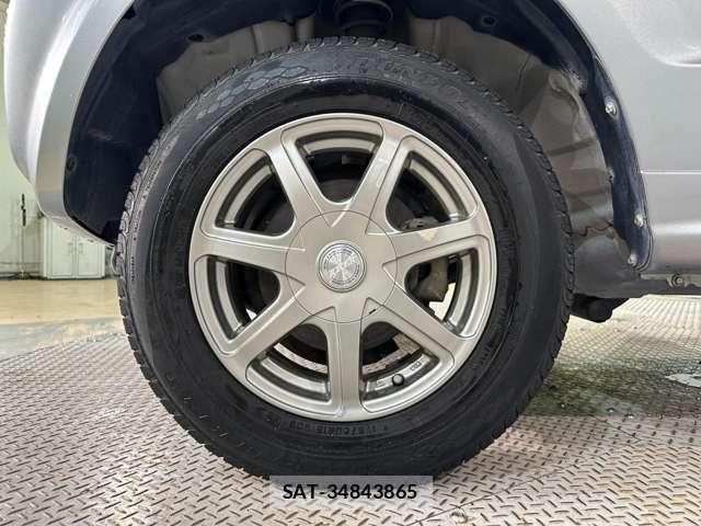 Nissan KICKS 2011-08 8336399-26
