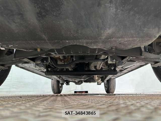 Nissan KICKS 2011-08 8336399-28