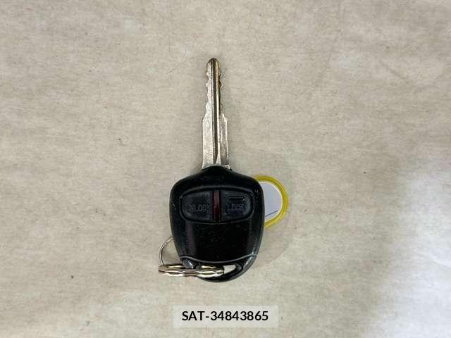 Nissan KICKS 2011-08 8336399-29