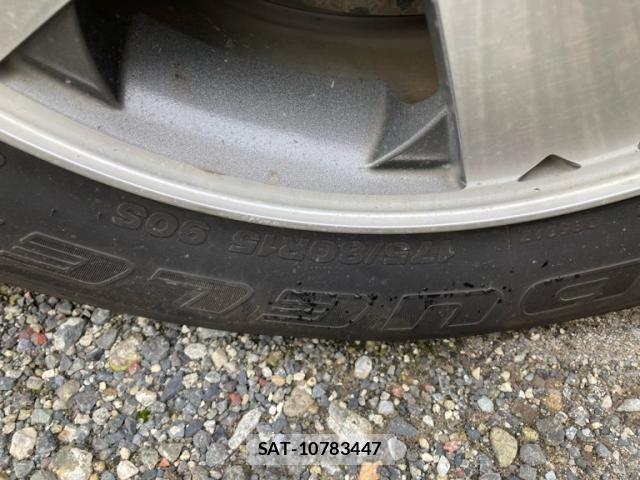 Nissan KICKS 2010-09 8413068-9